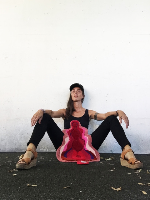 &Uuml;berw&auml;ltigende Frauen*k&ouml;rper